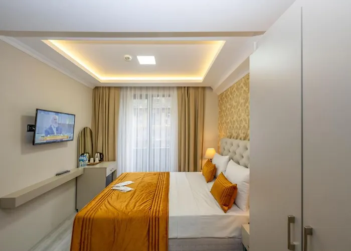 Skystar Deluxe מלון 2*