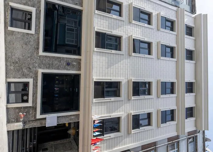 Skystar Deluxe מלון 2*