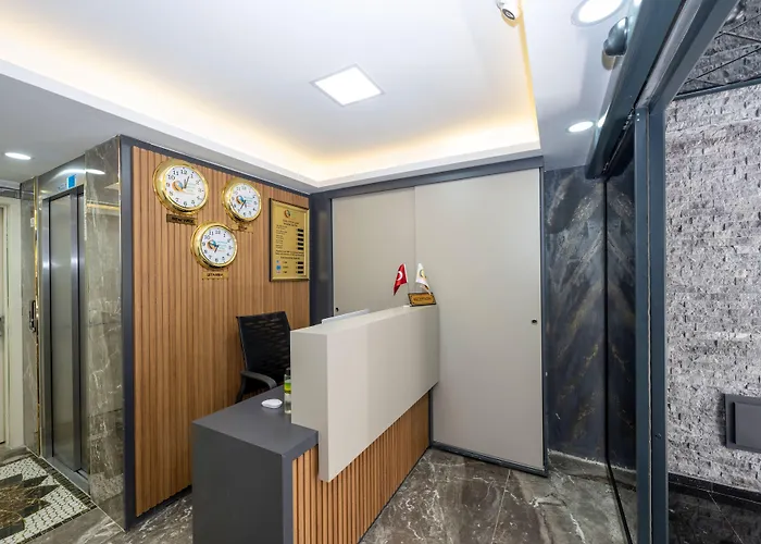 Skystar Deluxe מלון 2*