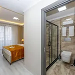Skystar Deluxe Hotel 2*
