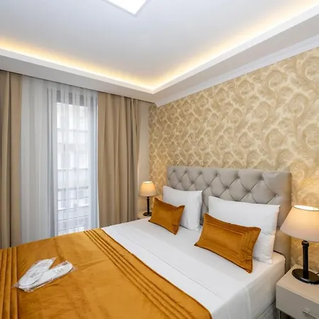 Skystar Deluxe Hotell 2*